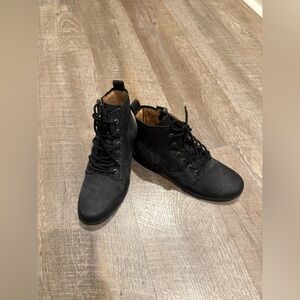 Earth Black Ankle Booties with Lace-Up Design. Size 7.5